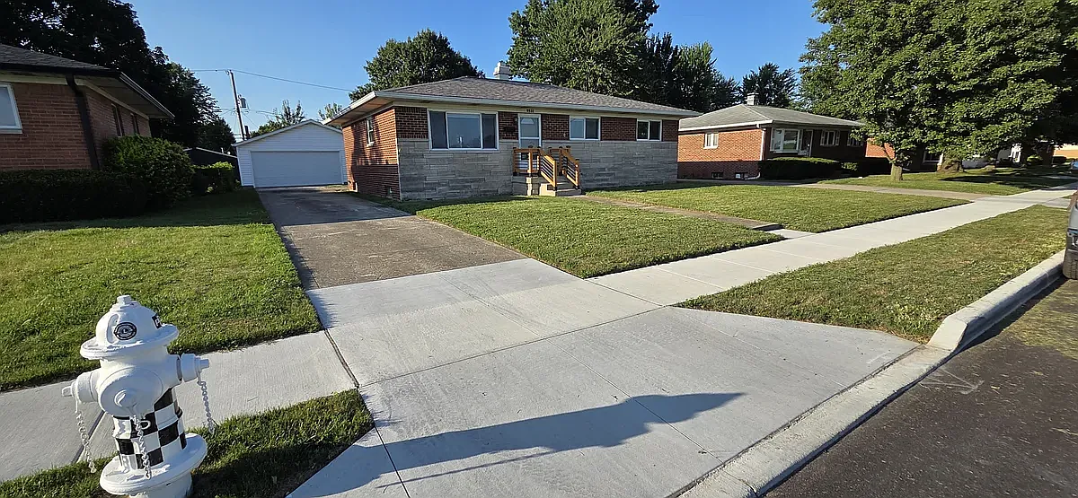 4 bed, 1.5 bath, 2214 sqft, $2,395 — Photo 1