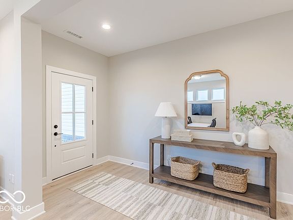 5th image of 309 N Bur Oak Dr