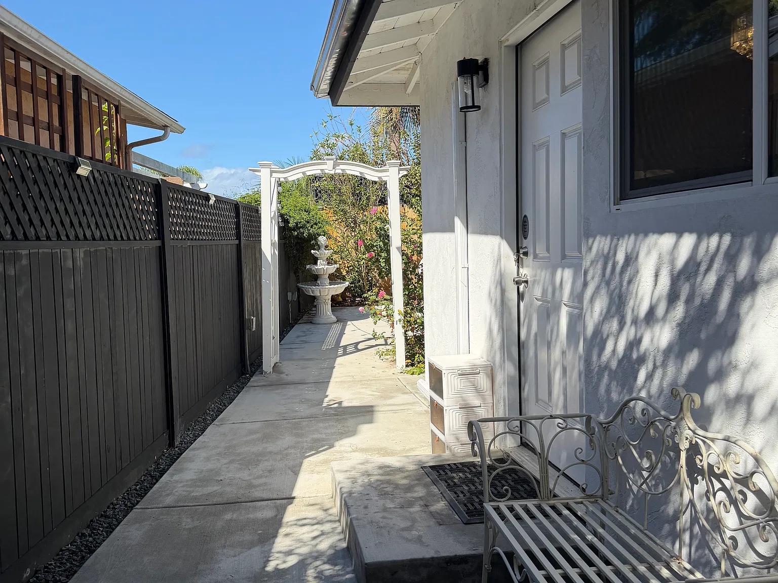 1 bed, 400 sqft, $2,000 — Photo 3