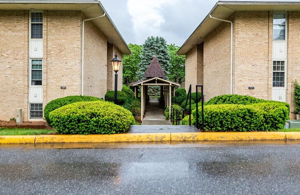 1st image of 5260 Crossbow Cir Unit 12F