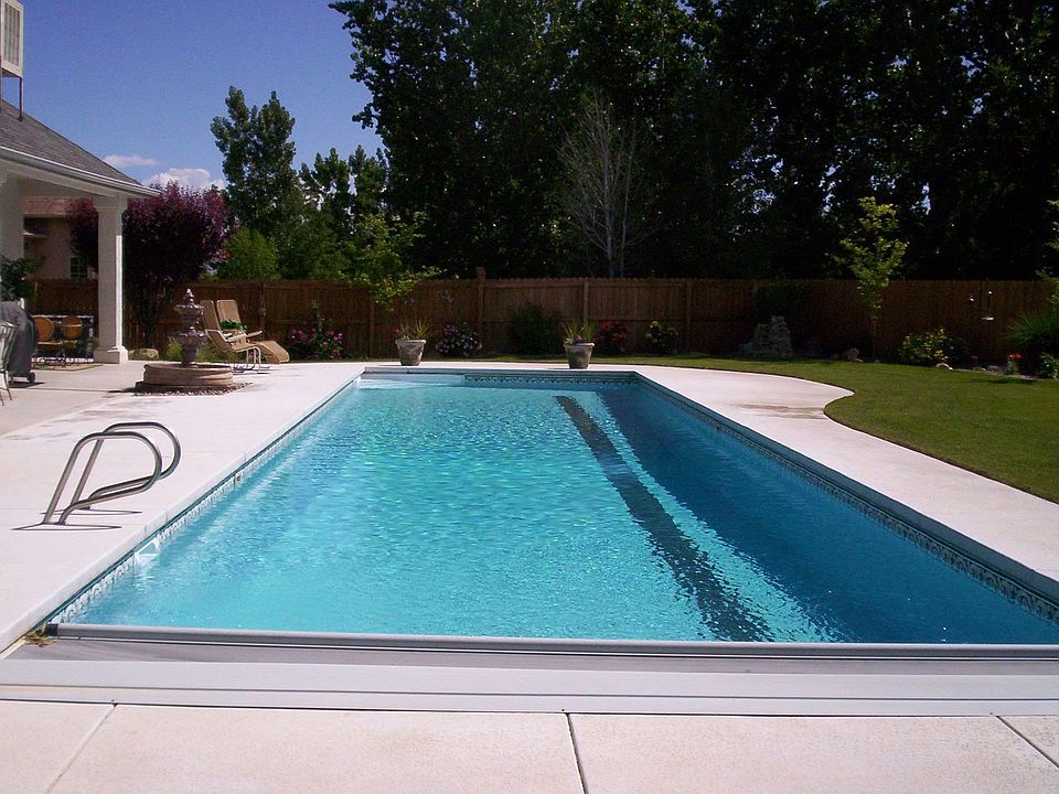 60' inground pool/w/remote control cover