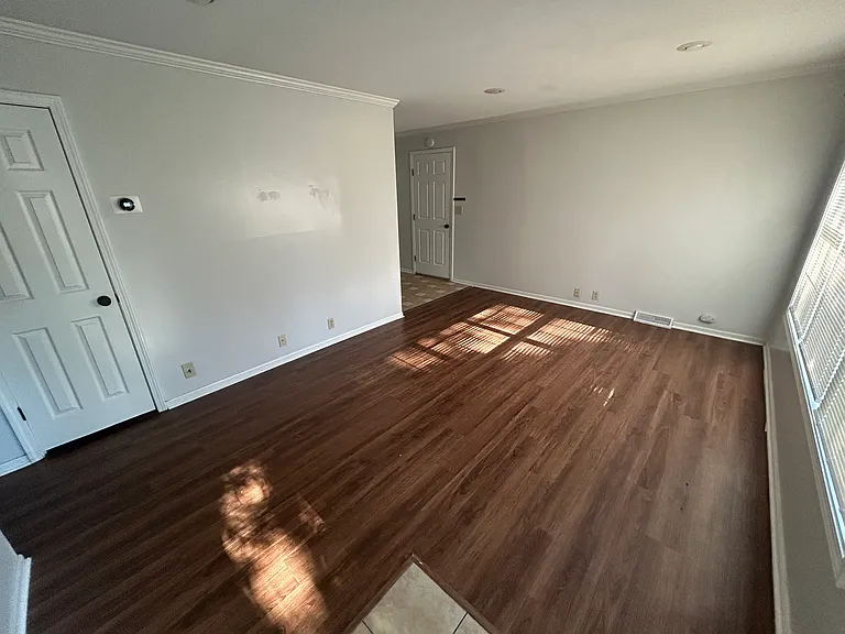 11226 Crystal Ave — Photo 6