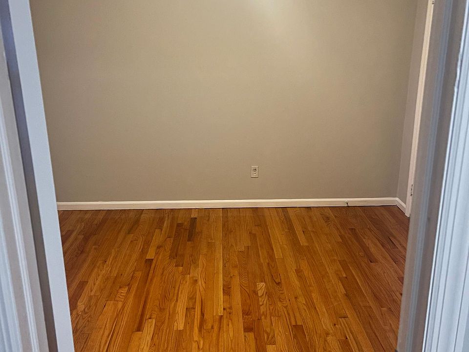 1st image of 64 Mary St Floor 1