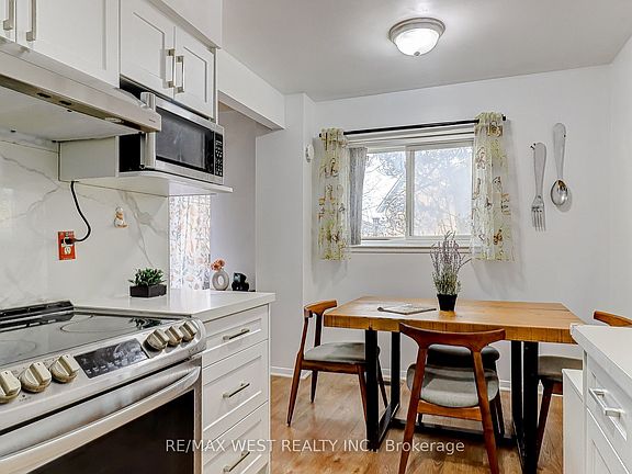 4th image of 10 Leith Hill Rd #27
