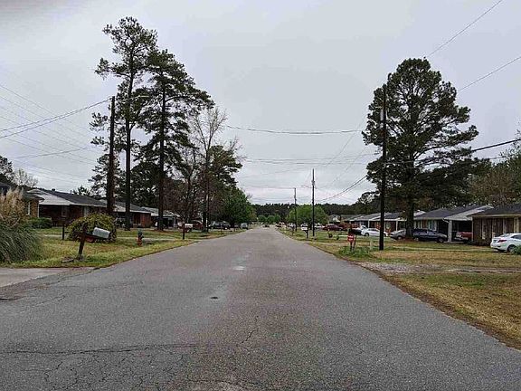 Exterior Neighborhood (street photo)