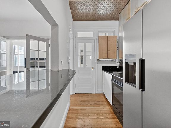 4th image of 206 Cromwell Ter NE