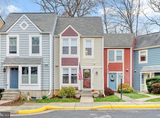 2048 Whisperwood Glen Ln, Reston, VA 20191