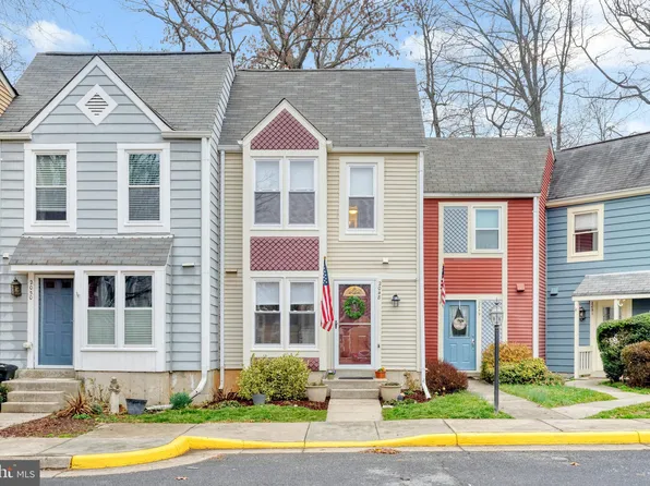 2048 Whisperwood Glen Ln, Reston, VA 20191