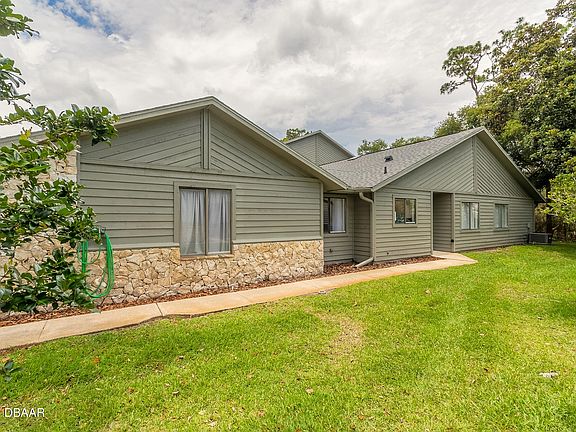 2nd image of 148 Deer Lake Cir