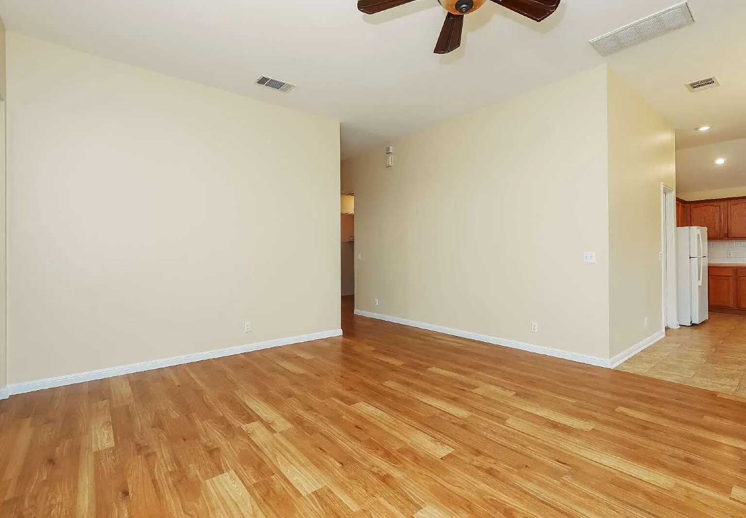 3 bed, 2.0 bath, 1549 sqft, $1,790 — Photo 4