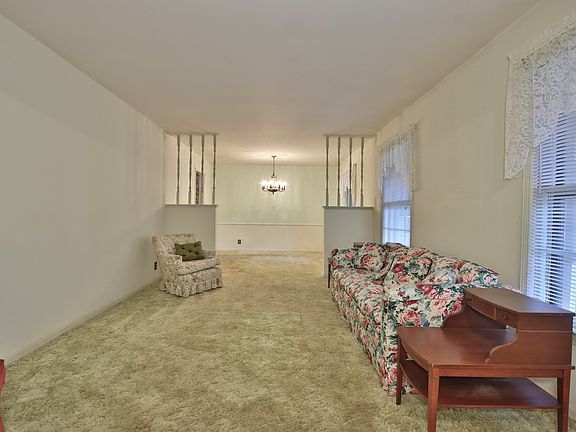 3rd image of 458 Tallwood Dr
