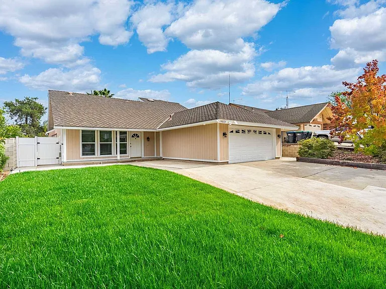 14833 Maywood Dr — Photo 39
