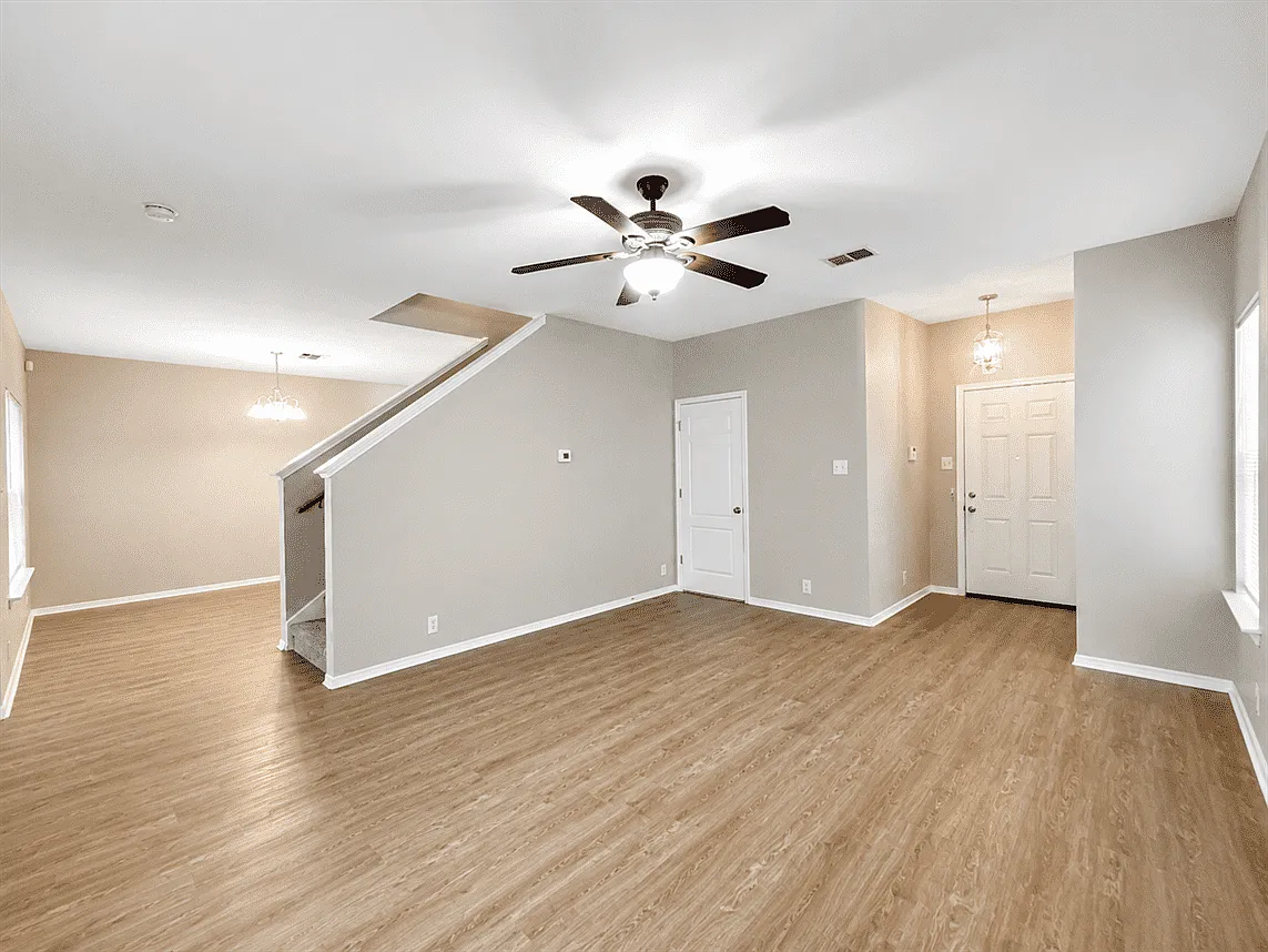 3 bed, 2.5 bath, 1475 sqft, $1,595 — Photo 4