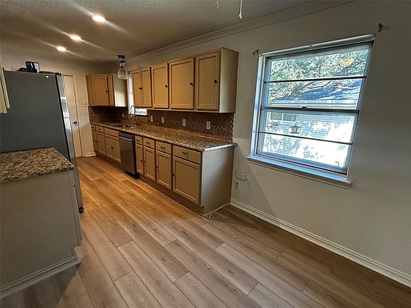 3rd image of 4122 W Rochelle Rd