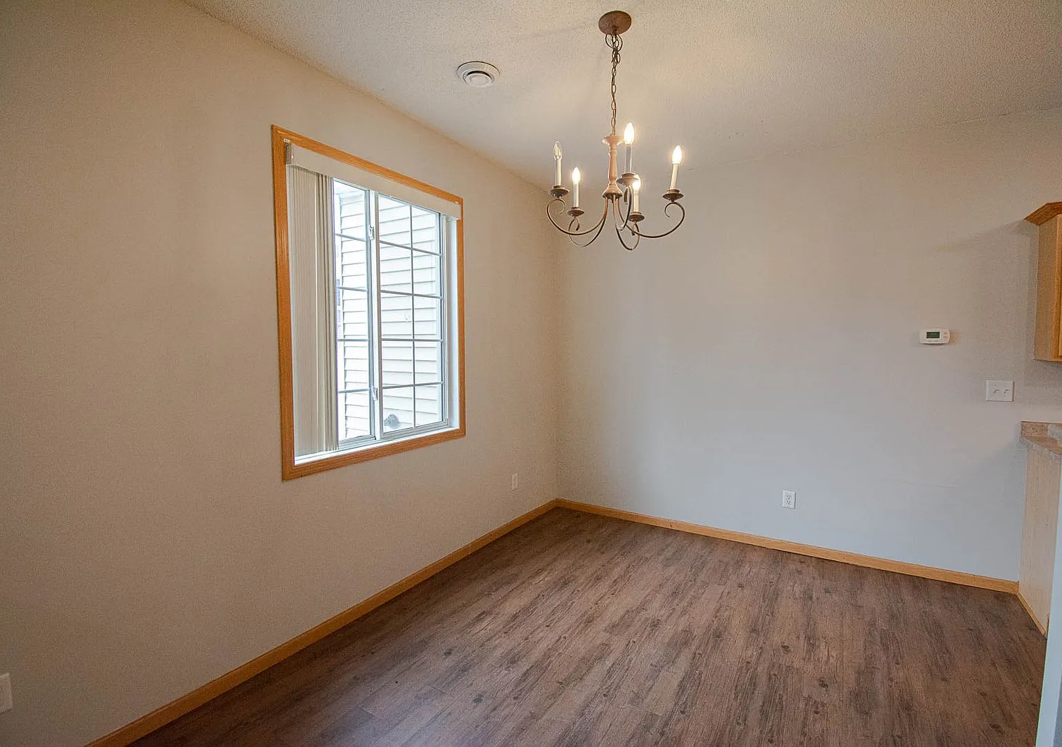 Rare 3 bedroom end unit Boulder Ridge townhome! — Photo 4