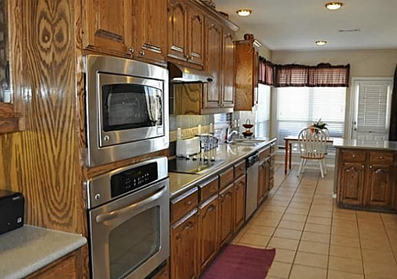 3rd image of 2428 Silverthorn Ct