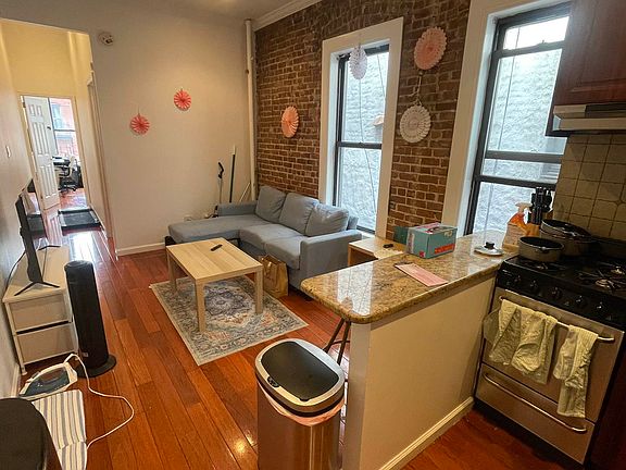 3rd image of 403 W 48th St APT 4A