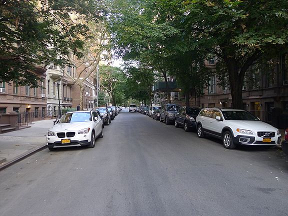 2nd image of 32 W 75th St APT 5R