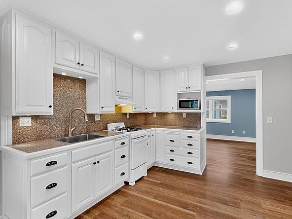 5th image of 537 3rd Ave NW