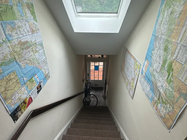 8 E Hartwell Ln Floor 2, Philadelphia, PA 19118