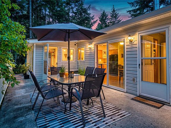 3rd image of 658 Nanaimo River Rd