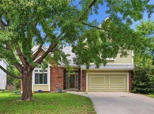 8260 N Woodland Ave, Kansas City, MO 64118