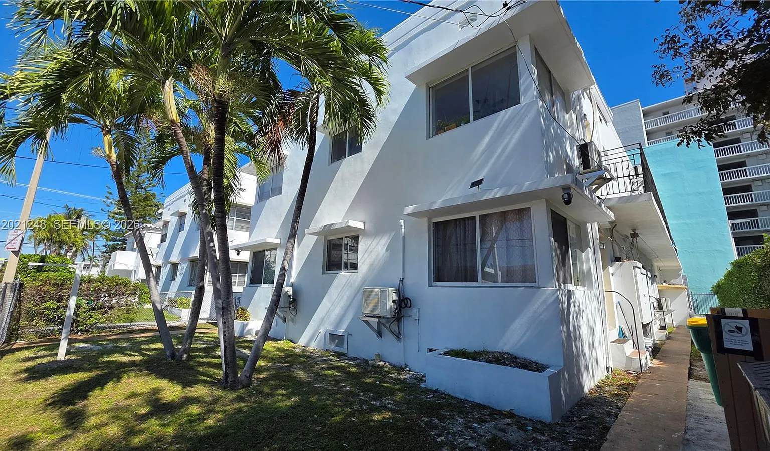 Altos Del Mar No 3 — Photo 1