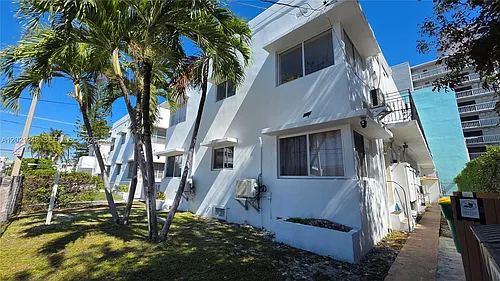 7629 Dickens Ave #7 Photo 1