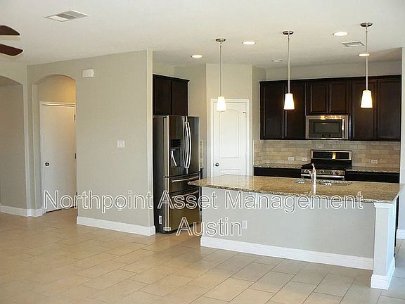 5th image of 3304 De Torres Cir
