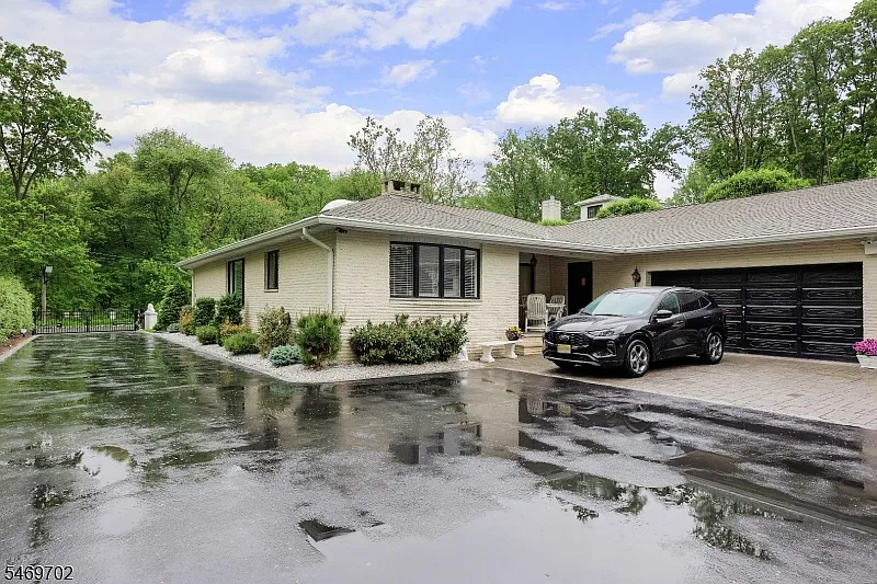 3 bed, 3.0 bath, $5,700 — Photo 3