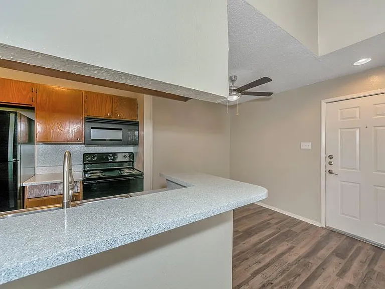 Oak Meadow Apartments — Photo 10