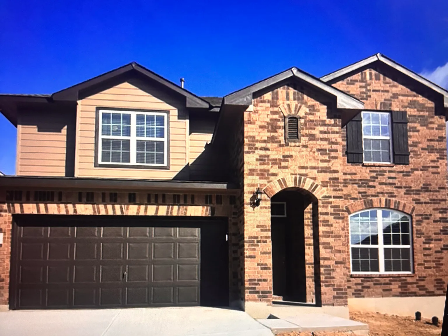 4 bed, 2669 sqft, $2,000 — Photo 1