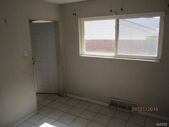 3rd image of 8039 Noel Ct