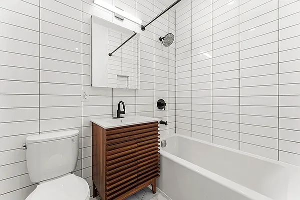 Bathroom, photo 2