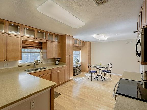 4th image of 1128 Quintuplet Dr