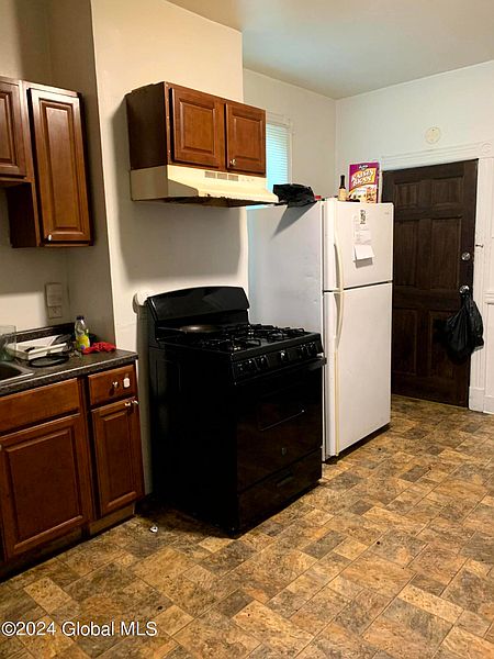 4th image of 120 2nd Avenue