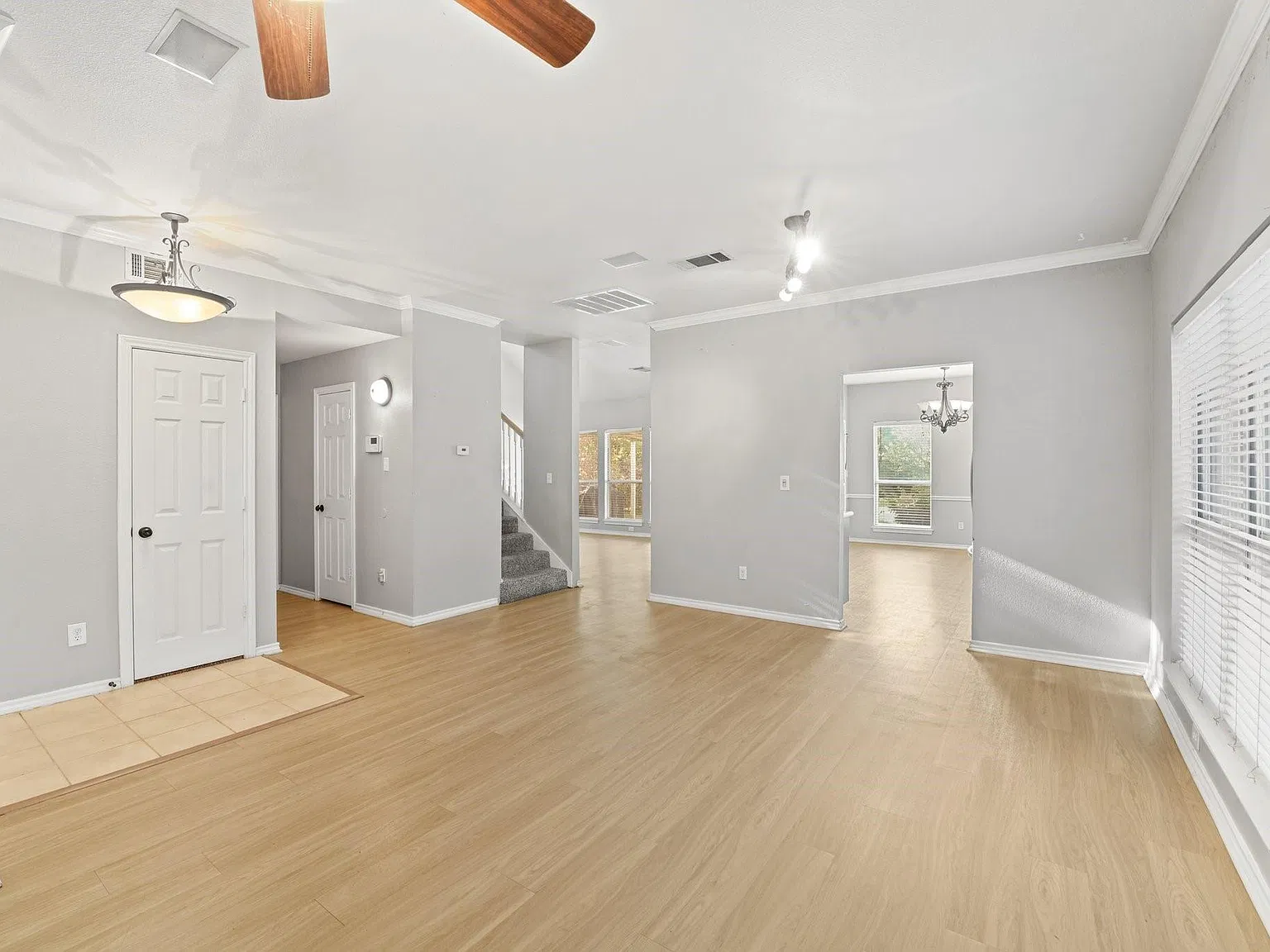 3 bed, 1926 sqft, $2,550 — Photo 2