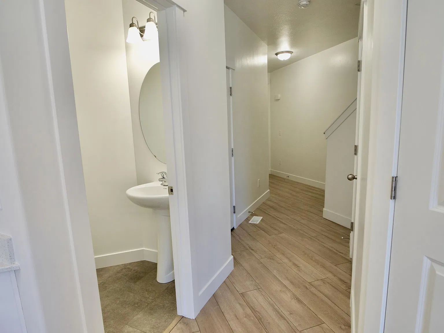 4 bed, 2.5 bath, 2436 sqft, $2,350 — Photo 2