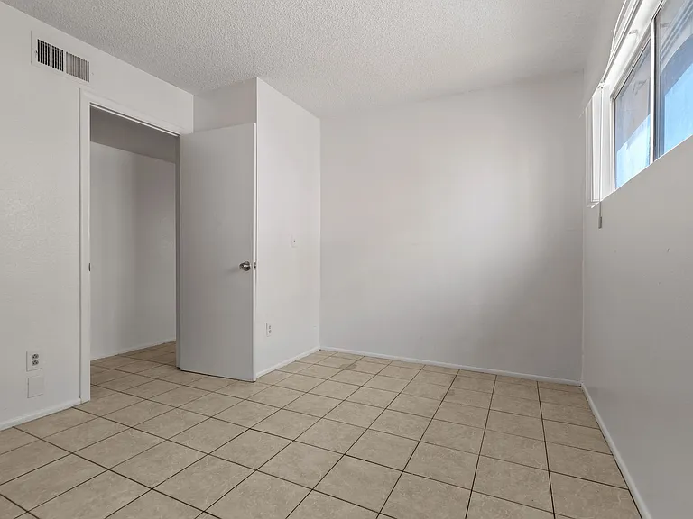 16-web-or-mls-2688 N 43rd Ave 29D--13_10012025
