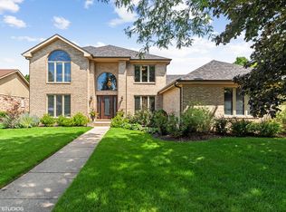 210 E Ryan Ct, Arlington Heights, IL 60005