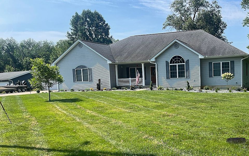 2nd image of 202 Woodlawn Dr