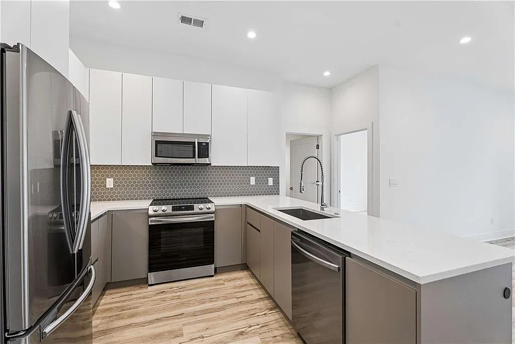 2 bed, 2.0 bath, 1150 sqft, $2,000 — Photo 4