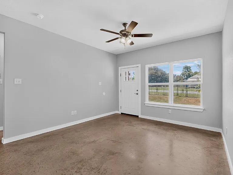 213 S Baugh St — Photo 5