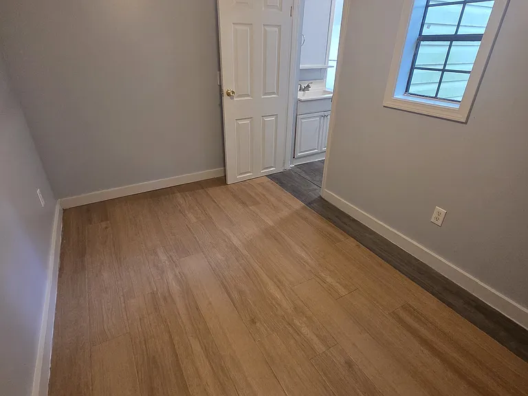 319 Mercer Ave — Photo 17
