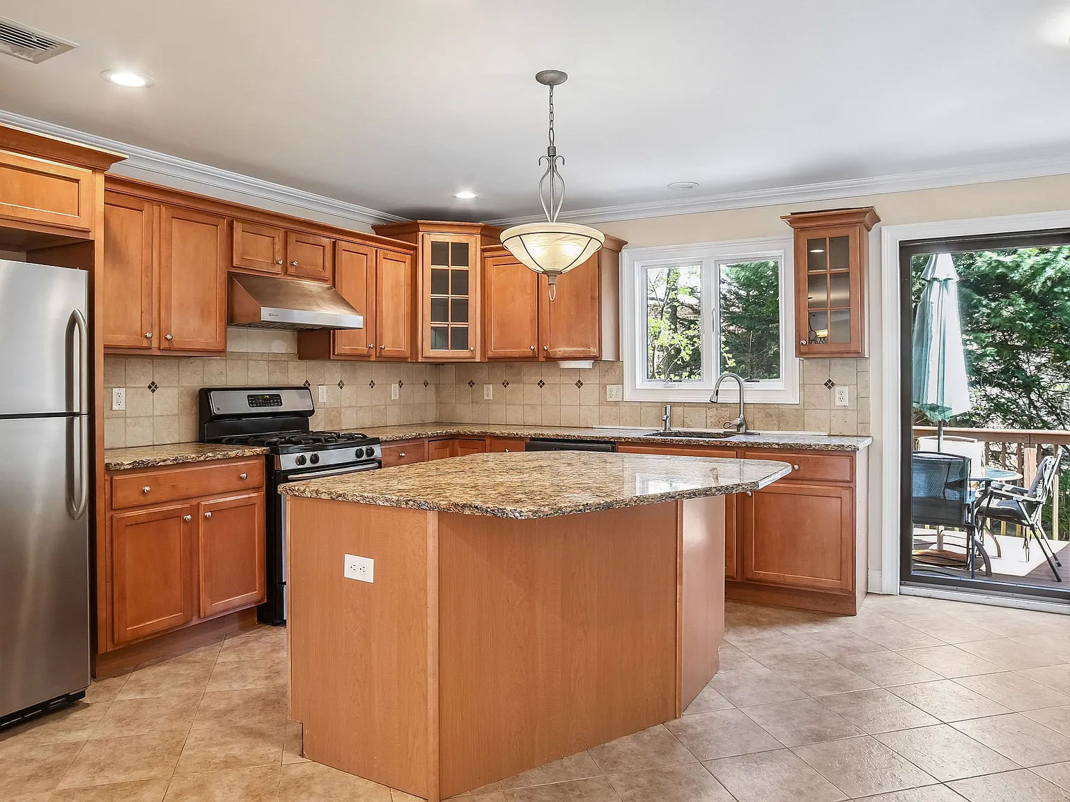 3 bed, 3.5 bath, 1780 sqft, $4,600 — Photo 4