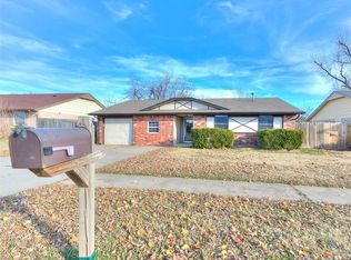 1008 S Patterson Dr, Moore, OK 73160