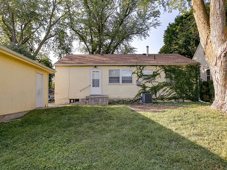 6020 Franklin St — Photo 25