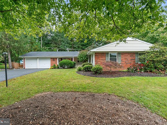 2nd image of 12825 Melville Ln