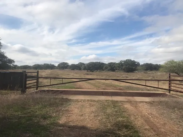 8874 Us Highway 183 N, Cuero, TX 77954