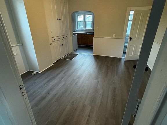 3rd image of 106 Maple Ave